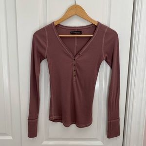 A&F PINK RIBBED HENLEY UNWORN